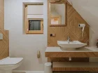 Jedna z łazienek w budynku Residence