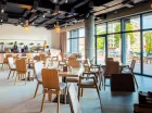 W menu restauracji znajdują się potrawy kuchni polskiej i światowej