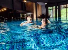 Strefa wellness oferuje kryty basen, sauny i jacuzi