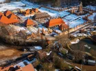 Dolina Charlotty Resort & SPA leży nad jeziorem i jest otoczona lasami