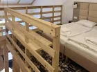 Na antresoli znajduje się dwuosobowa sypialnia