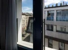 Apartamenty mają widok na pobliskie ulice