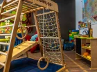 W hotelu na dzieci czeka sala zabaw i brodzik w basenie