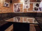 Cocktail Bar ma przyjemne wnętrza z filmową atmosferą