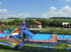 W sezonie letnim na terenie ośrodka działa Aquafun Park