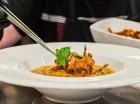 W restauracji można zamówić dania z karty