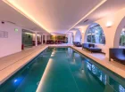 Pytloun Schlosshotel Weikersdorf to hotel z basenem nieopodal Wiednia