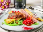 Dwudaniowa obiadokolacja jest podawana ze skróconej karty menu