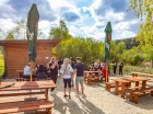 Do ogródka można zamówić coś z restauracji i cieszyć się górskim powietrzem