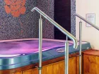 W strefie wellness znajduje się również: jacuzzi, sauna fińska, łaźnia parowa