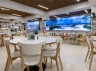 W resorcie mieści się restauracja, kawiarnia, bistro i słodki kącik