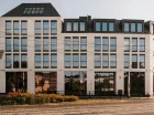 Hotel mieści się blisko Rynku, tuż obok przystanku komunikacji miejskiej Rynek