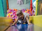 W obiekcie znajduje się sala zabaw dla dzieci