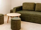 W każdym apartamencie mieści się rozkładana sofa