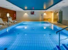 Dzięki basenowi hotel jest znakomitym miejscem na nocleg nad morzem cały rok