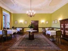 Hotel ma kilka sal restauracyjnych