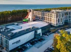 Od plaży hotel dzieli tylko pas wydm