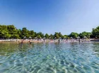 Obiekt posiada własną piaszczystą plażę