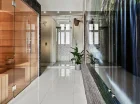 W strefie wellness jest sauna oraz wiadro wrażeń