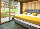Na gości czekają komfortowe i przestronne pokoje oraz apartamenty