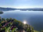Laguna Beskidów jest położona w Beskidzie Małym, nad Jeziorem Żywieckim