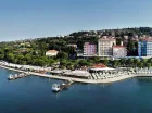 Kompleksowo odnowiony Hotel Riviera mieści się przy plaży i promenadzie