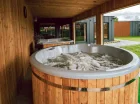 Znajdziecie tutaj dwie wanny jacuzzi i dwie sauny