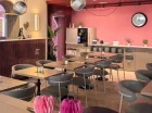 W restauracji jest część barowa oraz bufetowa