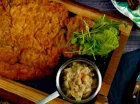 W tutejszej restauracji można zamówić tradycyjne dania kuchni polskiej