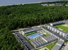Ścieżka do plaży wiedzie przez nadmorski las