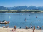 Nad jeziorem Liptowska Mara znajdziesz niejedną plażę
