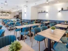 Przestronna restauracja śniadaniowa w Hotelu Baross