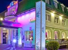 To hotel z własną restauracją oraz bogatym zapleczem rozrywkowym