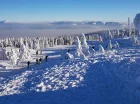 Można tutaj jeździć na nartach i uprawiać zimową turystykę pieszą