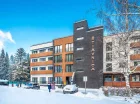 Budynek apartamentów zimą