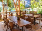 Na terenie kompleksu działa kilkanaście restauracji, barów i punktów gastro