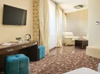 W hotelu DeSilva do dyspozycji znajdują się 2-osobowe pokoje i apartamenty