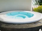 Hotel dysponuje także zewnętrznym jacuzzi