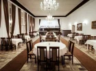 W obiekcie znajduje się elegancka sala restauracyjna