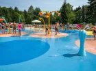Kąpielisko posiada strefę basenową z 3 nieckami i strefę rekreacyjną dla dzieci.