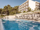 Poznaj resort z basenem przy plaży na wyspie Hvar