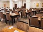 Wnętrza restauracji są eleganckie, podobnie jak reszta hotelu