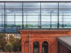 Strefa wellness ma panoramiczny widok na miasto