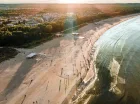 Bardzo blisko stąd na plażę, wystarczy minuta spacerem