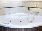 Wanna jacuzzi w łazience pokoju comfort