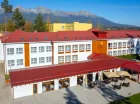 Family Resort Lučivná znajduje się u podnóża Tatr, 12 km od miasta Poprad
