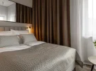 Wnętrze drugiej sypialni w pokoju deluxe grand