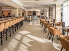 W hotelu jest restauracja i 4 bary