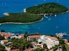 Hotel Pineta*** jest pięknie położony nad mariną Vrsaru na Istrii
