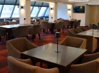 Restaurację wyróżniają eleganckie, współczesne wnętrza
